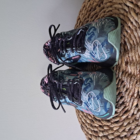 Brooks Womens Adrenaline GTS 22 Grafitti Print Running/Training‎ Sneakers S-7 - Picture 3 of 10